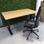elektrisch instelbaar bureau met ergonomisch bureaustoel